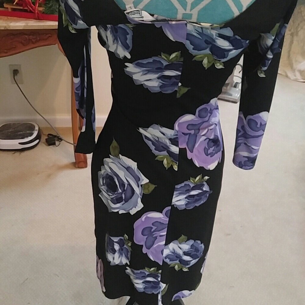 Dress - Picture 2 of 2